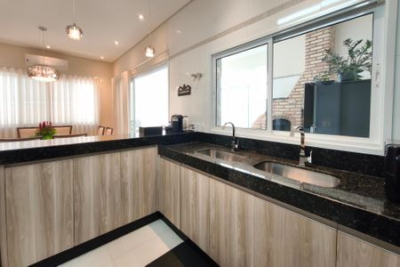 Casa de condomínio à venda com 268m², 4 quartos e 4 vagasCozinha