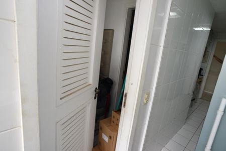 Apartamento à venda com 119m², 3 quartos e 2 vagas Apartamento à venda com 119m², 3 quartos e 2 vagasQuarto de Serviço