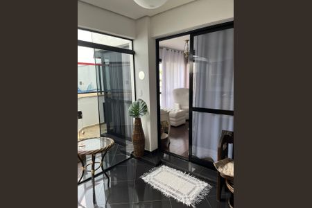 Apartamento à venda com 210m², 3 quartos e 3 vagas Apartamento à venda com 210m², 3 quartos e 3 vagasVaranda