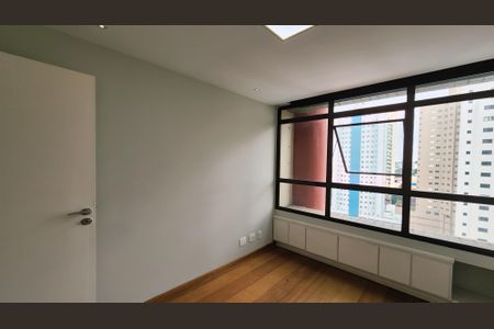 Apartamento à venda com 240m², 4 quartos e 3 vagasQuarto 1