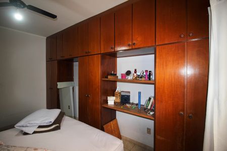 Casa para alugar com 300m², 3 quartos e 4 vagas Casa para alugar com 300m², 3 quartos e 4 vagasQuarto 2