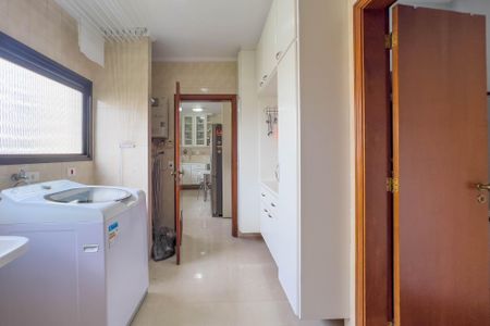 Apartamento à venda com 140m², 3 quartos e 3 vagasÁrea de serviço 
