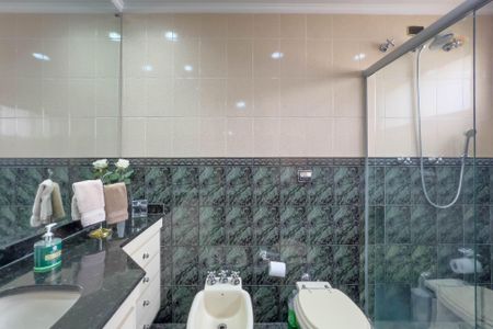 Apartamento à venda com 140m², 3 quartos e 3 vagasBanheiro do quarto 1