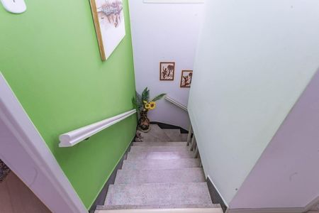 Casa à venda com 135m², 3 quartos e 2 vagasEscada