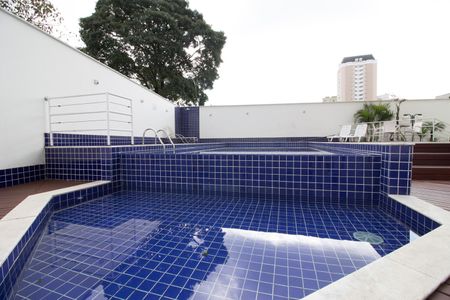 Apartamento à venda com 134m², 3 quartos e 2 vagas Apartamento à venda com 134m², 3 quartos e 2 vagasÁrea comum - Piscina