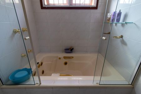 Casa de condomínio à venda com 402m², 3 quartos e 4 vagasBanheiro da Suíte 1