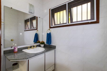 Casa de condomínio à venda com 402m², 3 quartos e 4 vagasBanheiro