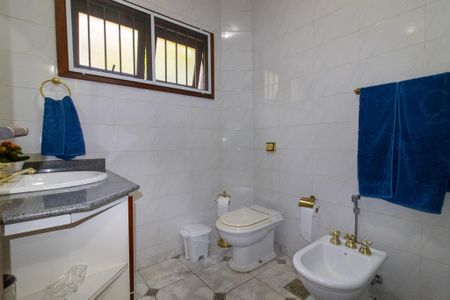 Casa de condomínio à venda com 402m², 3 quartos e 4 vagasBanheiro