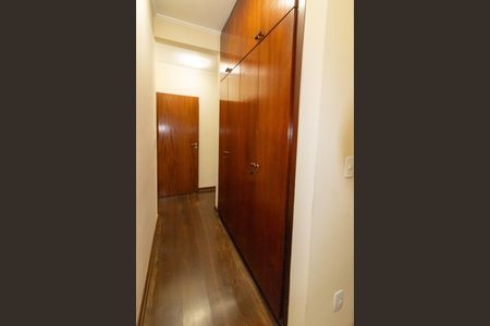 Casa de condomínio à venda com 402m², 3 quartos e 4 vagasCorredor