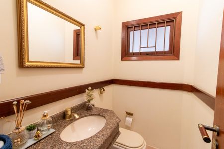 Casa de condomínio à venda com 402m², 3 quartos e 4 vagasLavabo