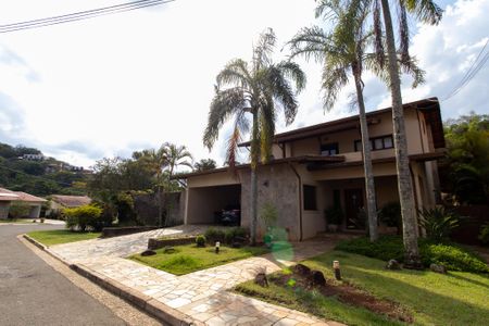 Casa de condomínio à venda com 402m², 3 quartos e 4 vagasFachada