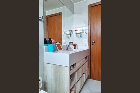 Apartamento à venda com 83m², 2 quartos e 1 vaga Apartamento à venda com 83m², 2 quartos e 1 vagaBanheiro Social