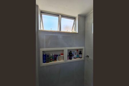 Apartamento à venda com 83m², 2 quartos e 1 vaga Apartamento à venda com 83m², 2 quartos e 1 vagaBanheiro Social