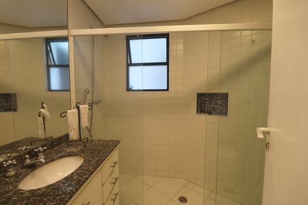 Apartamento para alugar com 190m², 4 quartos e 2 vagas Apartamento para alugar com 190m², 4 quartos e 2 vagasBanheiro Suíte 2