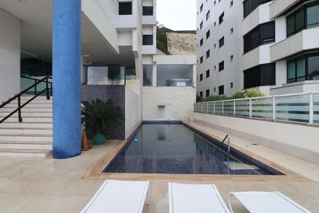 Apartamento para alugar com 190m², 4 quartos e 2 vagas Apartamento para alugar com 190m², 4 quartos e 2 vagasÁrea comum - Piscina