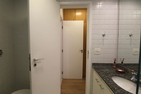 Apartamento para alugar com 190m², 4 quartos e 2 vagas Apartamento para alugar com 190m², 4 quartos e 2 vagasBanheiro Suíte 2