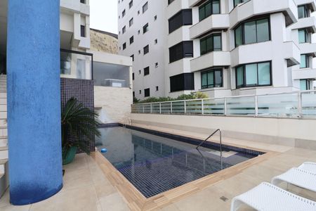 Apartamento para alugar com 190m², 4 quartos e 2 vagas Apartamento para alugar com 190m², 4 quartos e 2 vagasÁrea comum - Piscina