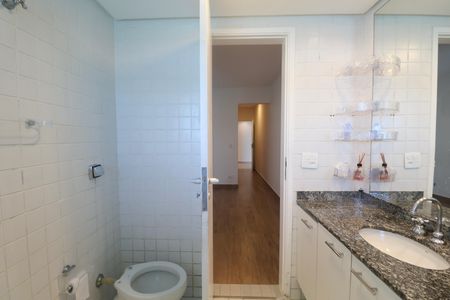 Apartamento para alugar com 190m², 4 quartos e 2 vagas Apartamento para alugar com 190m², 4 quartos e 2 vagasBanheiro Suíte