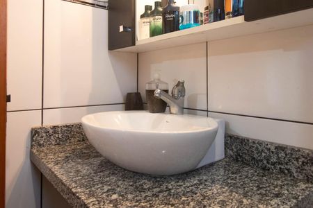 Casa de condomínio à venda com 148m², 3 quartos e 3 vagasBanheiro do Quarto 2