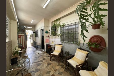 Casa à venda com 240m², 3 quartos e 2 vagasQuintal