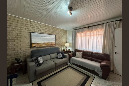 Casa à venda com 240m², 3 quartos e 2 vagasSala