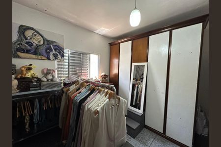 Casa à venda com 240m², 3 quartos e 2 vagasSuíte