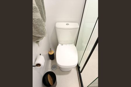 Studio para alugar com 28m², 1 quarto e sem vaga Studio para alugar com 28m², 1 quarto e sem vagaBanheiro Social