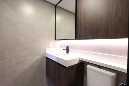 Apartamento à venda com 65m², 2 quartos e 1 vagaBanheiro Social