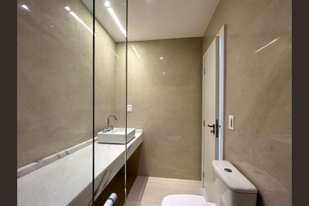 Apartamento à venda com 205m², 4 quartos e 4 vagasBanheiro da Suíte 3