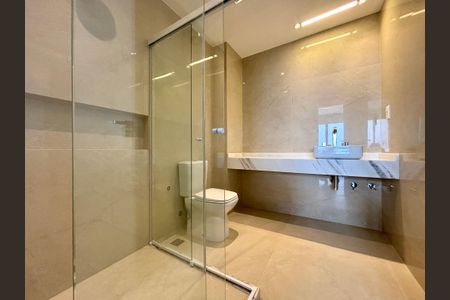 Apartamento à venda com 205m², 4 quartos e 4 vagasBanheiro da Suíte 1