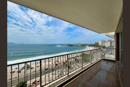 Apartamento à venda com 205m², 4 quartos e 4 vagasVaranda da sala