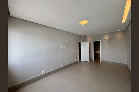 Apartamento à venda com 205m², 4 quartos e 4 vagasSuite 2