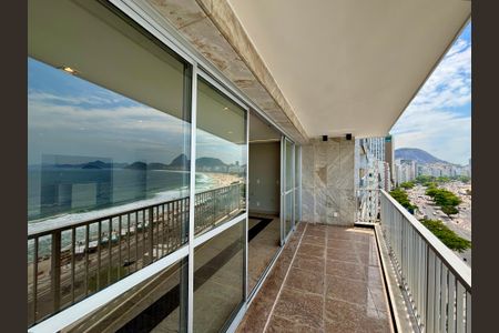 Apartamento à venda com 205m², 4 quartos e 4 vagasVaranda da sala