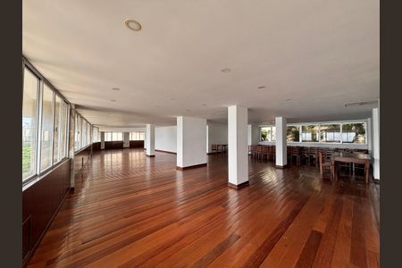Apartamento à venda com 205m², 4 quartos e 4 vagasÁrea comum - salão de festas