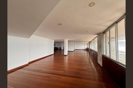 Apartamento à venda com 205m², 4 quartos e 4 vagasÁrea comum - salão de festas