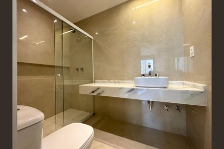 Apartamento à venda com 205m², 4 quartos e 4 vagasBanheiro da Suíte 3