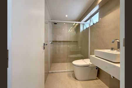 Apartamento à venda com 205m², 4 quartos e 4 vagasBanheiro da Suíte 4