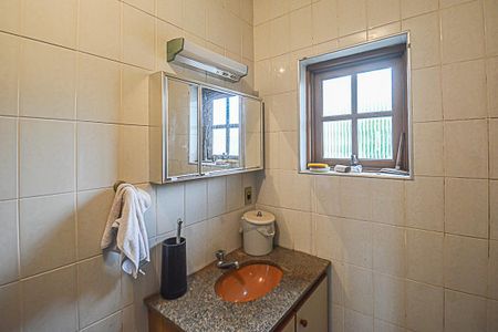 Casa à venda com 180m², 3 quartos e 2 vagasBanheiro da Suíte