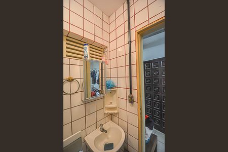 Casa à venda com 180m², 3 quartos e 2 vagasBanheiro de serviço