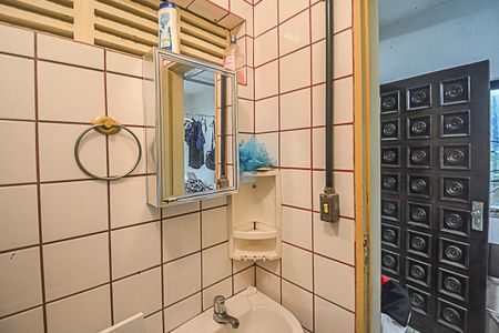 Casa à venda com 180m², 3 quartos e 2 vagasBanheiro de serviço