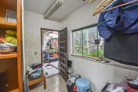 Casa à venda com 180m², 3 quartos e 2 vagasQuarto de Serviço
