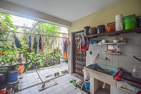 Casa à venda com 180m², 3 quartos e 2 vagasÁrea de Serviço