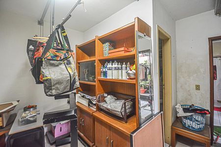 Casa à venda com 180m², 3 quartos e 2 vagasQuarto de Serviço