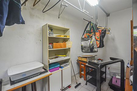 Casa à venda com 180m², 3 quartos e 2 vagasQuarto de Serviço