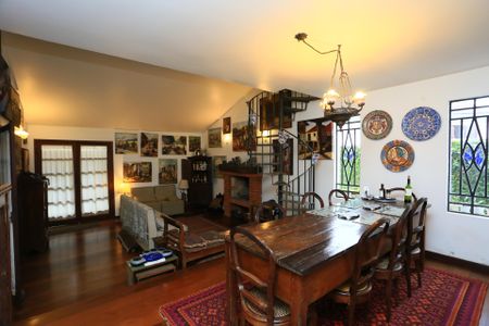 Casa à venda com 296m², 3 quartos e 2 vagasSala