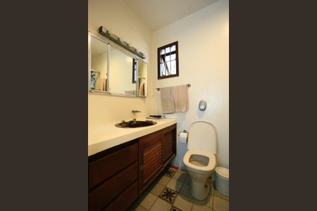 Casa à venda com 296m², 3 quartos e 2 vagasBanheiro da Suíte