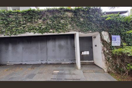 Casa à venda com 296m², 3 quartos e 2 vagasFachada