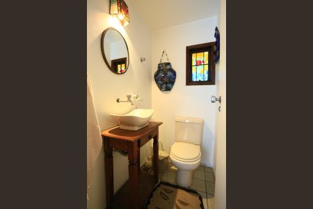 Casa à venda com 296m², 3 quartos e 2 vagasLavabo