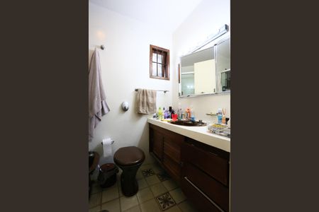 Casa à venda com 296m², 3 quartos e 2 vagasBanheiro