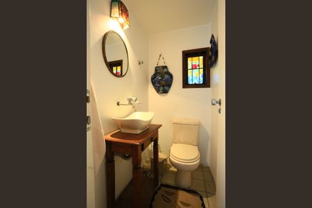 Casa à venda com 296m², 3 quartos e 2 vagasLavabo